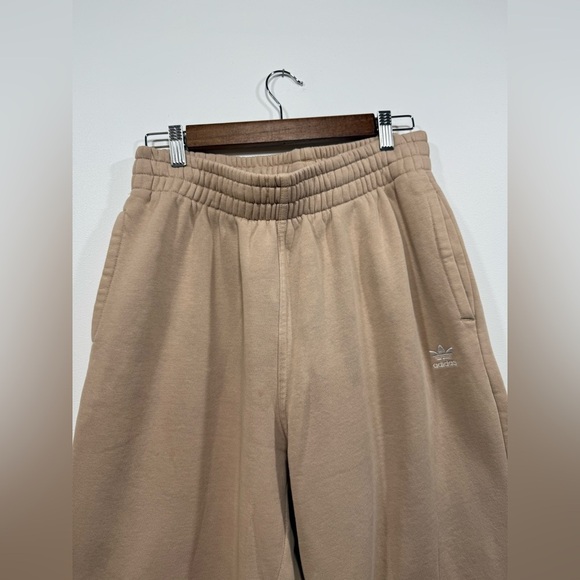 Adidas Beige Sweatpants - Picture 3 of 12